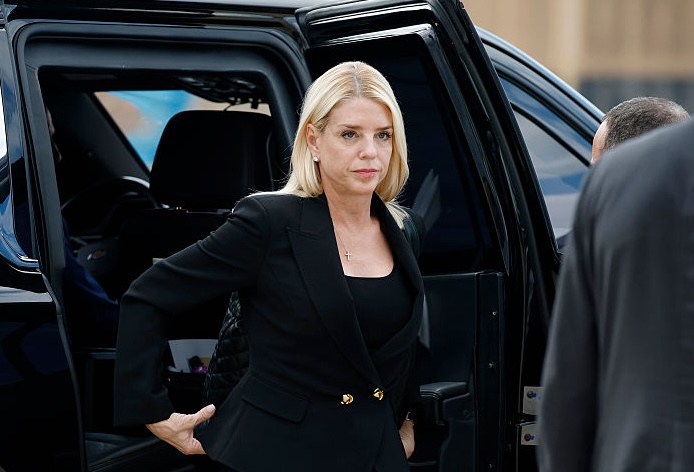 Fine Pam Bondi: Fury grows over unreleased Epstein files<br><br>