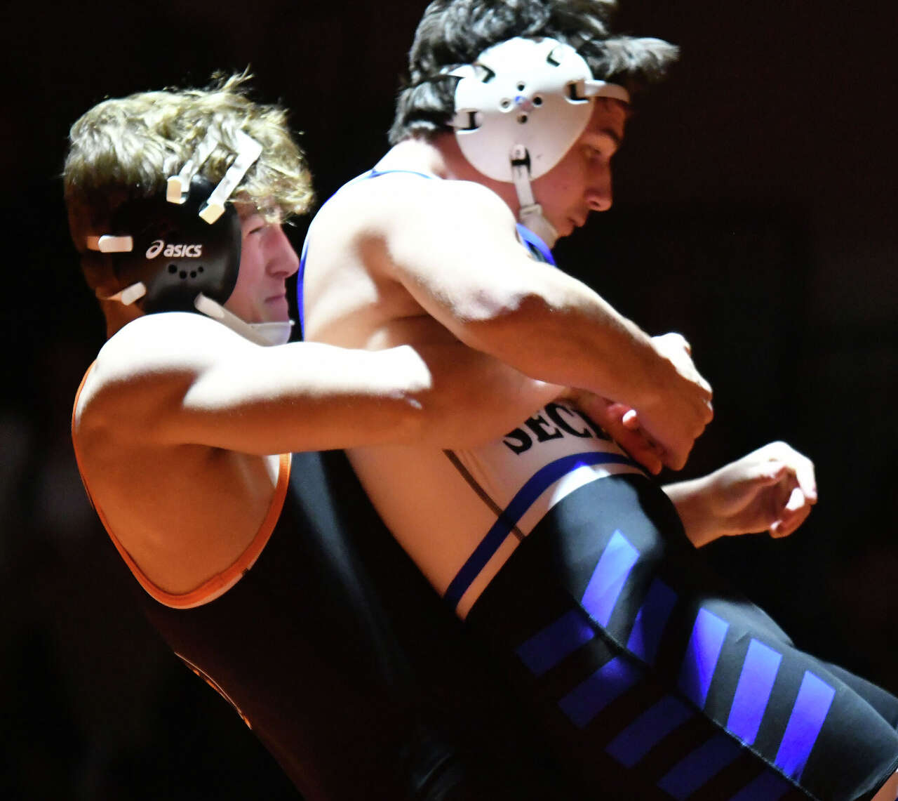 Edwardsville wrestlers take down Seckman under the spotlight