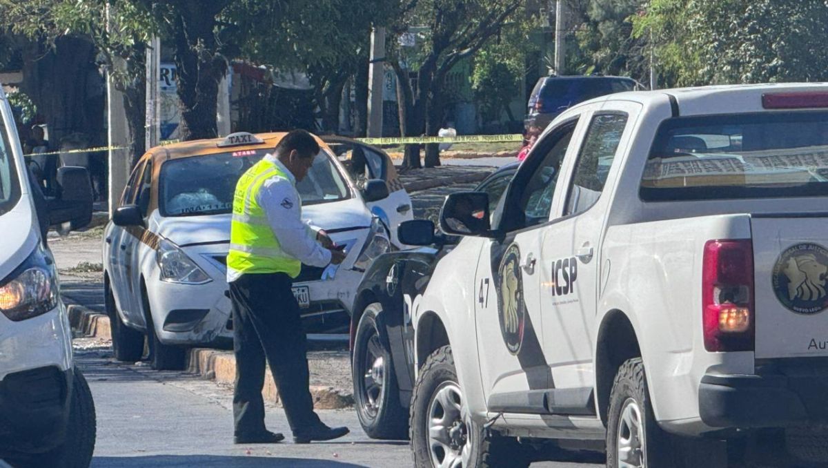 Muere taxista tras ser asaltado por dos pasajeros en Monterrey