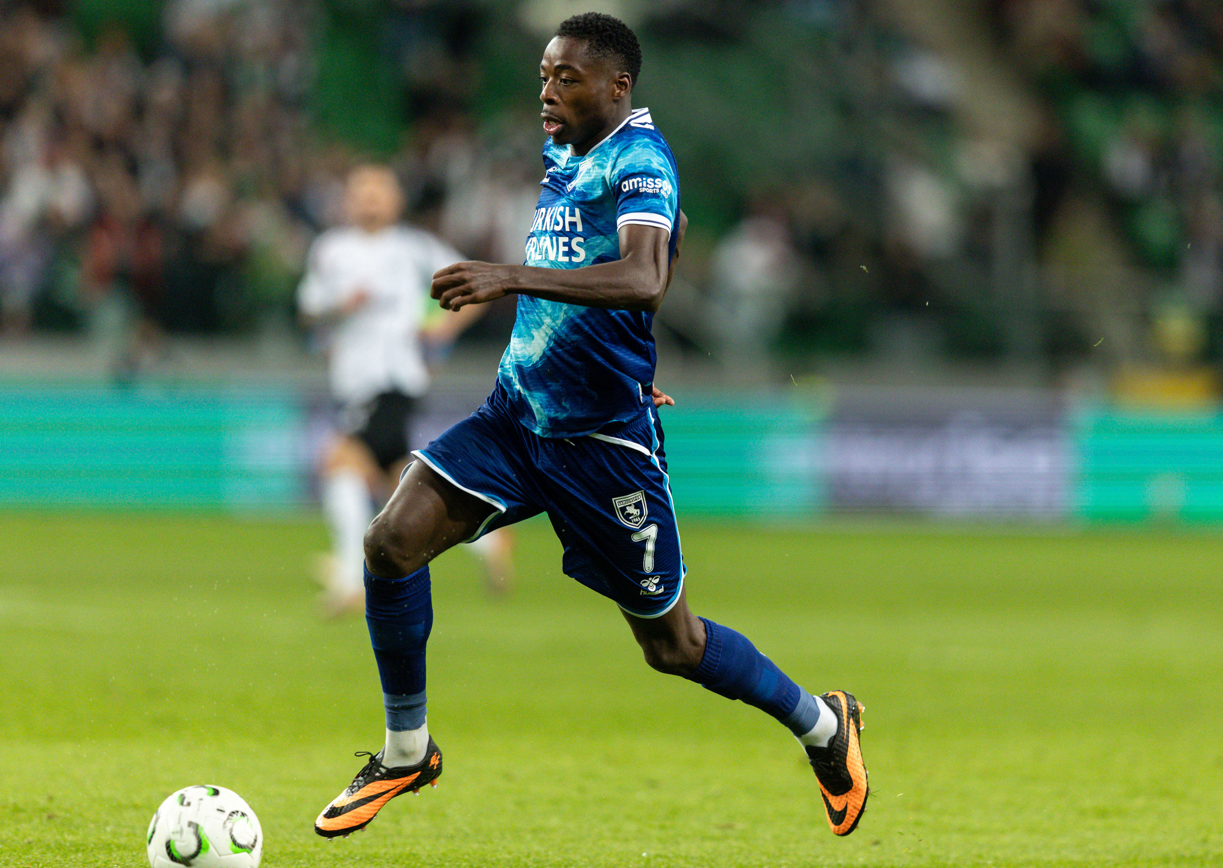 Staking werpt zijn vruchten af: Musaba heeft transfer naar Fenerbahçe ...