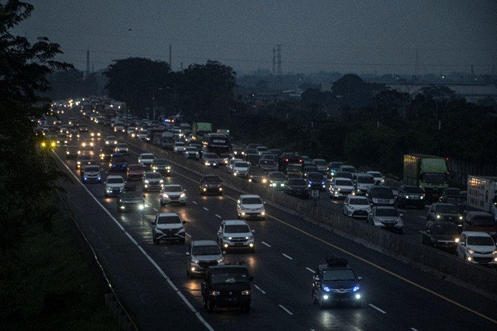 Puncak arus balik Nataru diprediksi hari Minggu, 4 Januari
