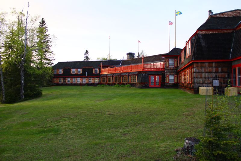 Minnesota towns with historic lodges and local dining options
