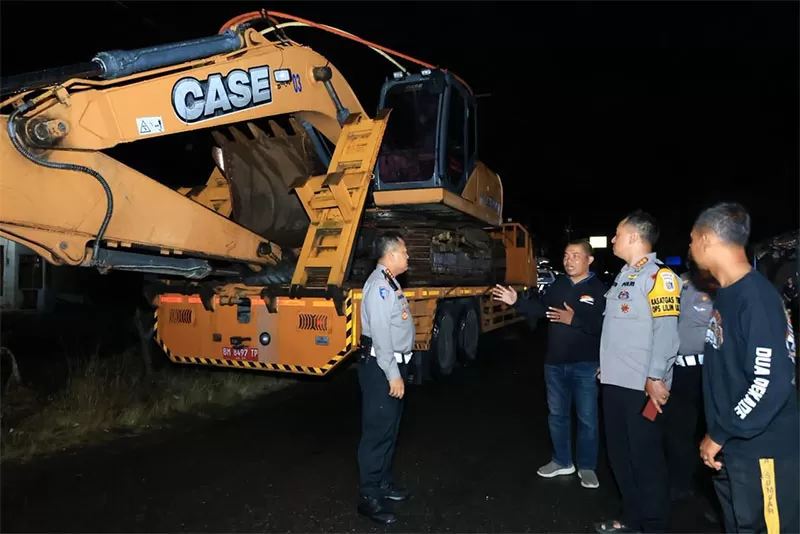 Polda Riau kirim 3 alat berat ke Palembayan, percepat pemulihan pascabanjir