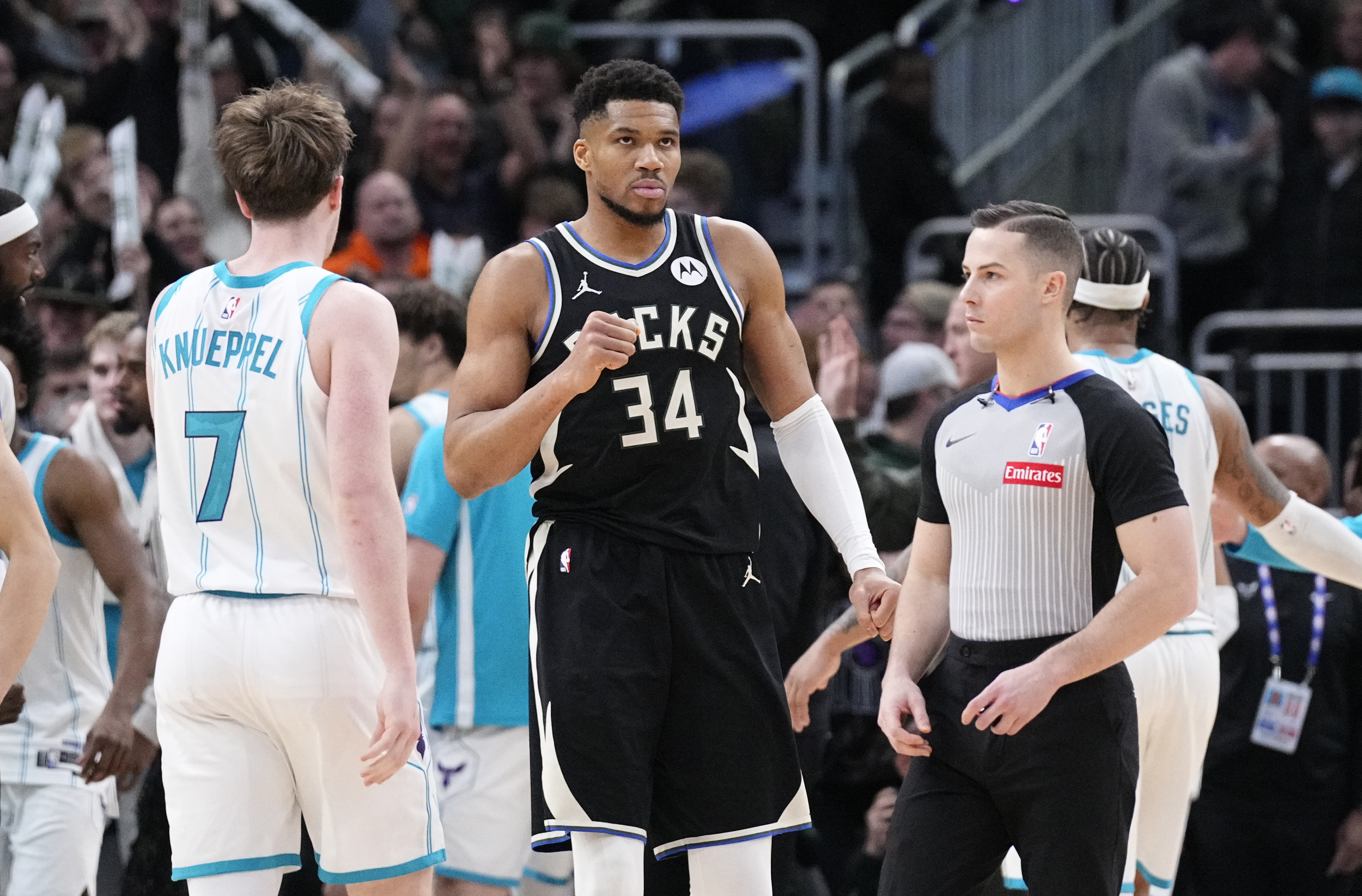 Giannis Antetokounmpo drew up his own play for game-winning alley-oop dunk