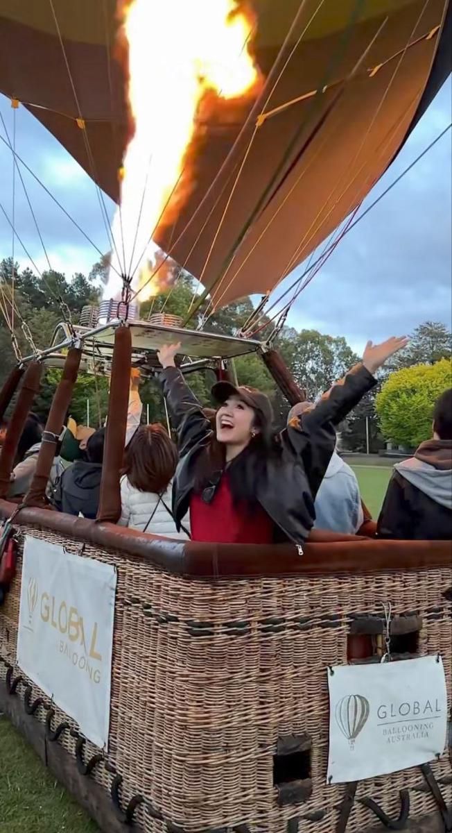 10 momen Febby Rastanty naik balon udara di Melbourne, happy!