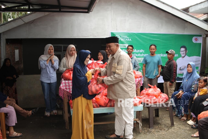 Ringankan beban warga korban bencana, YIS gelar sembako murah di Sumbar