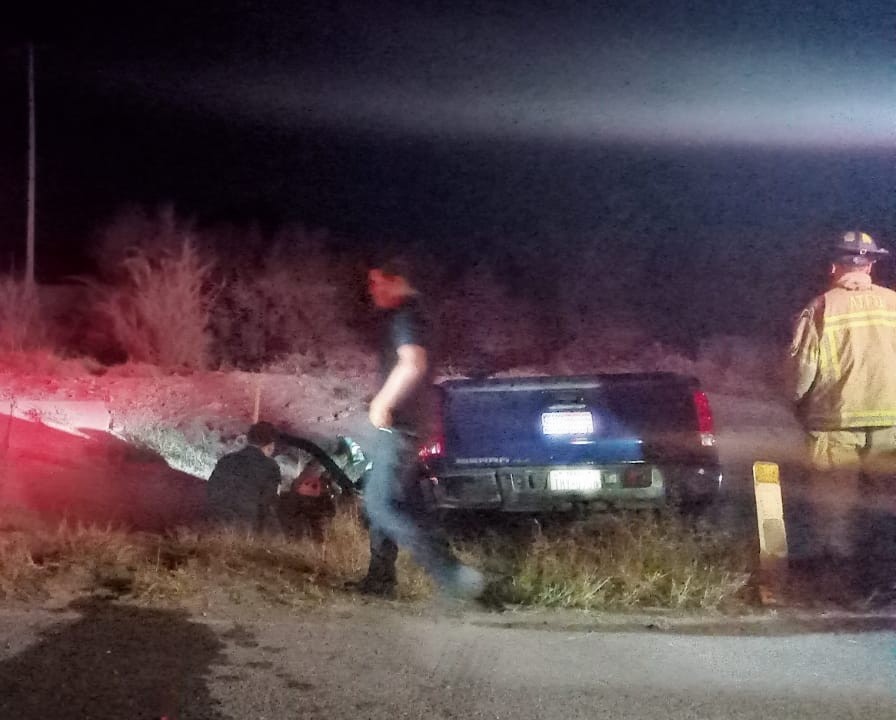 Termina lesionado tras caer en su camioneta a canal de riego en San Pedro