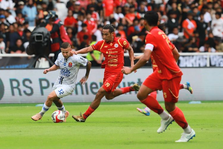 Tidak Ada Rasa Takut! Mauricio Souza Pastikan Persija Percaya Diri Hadapi Persib di Kota Kembang