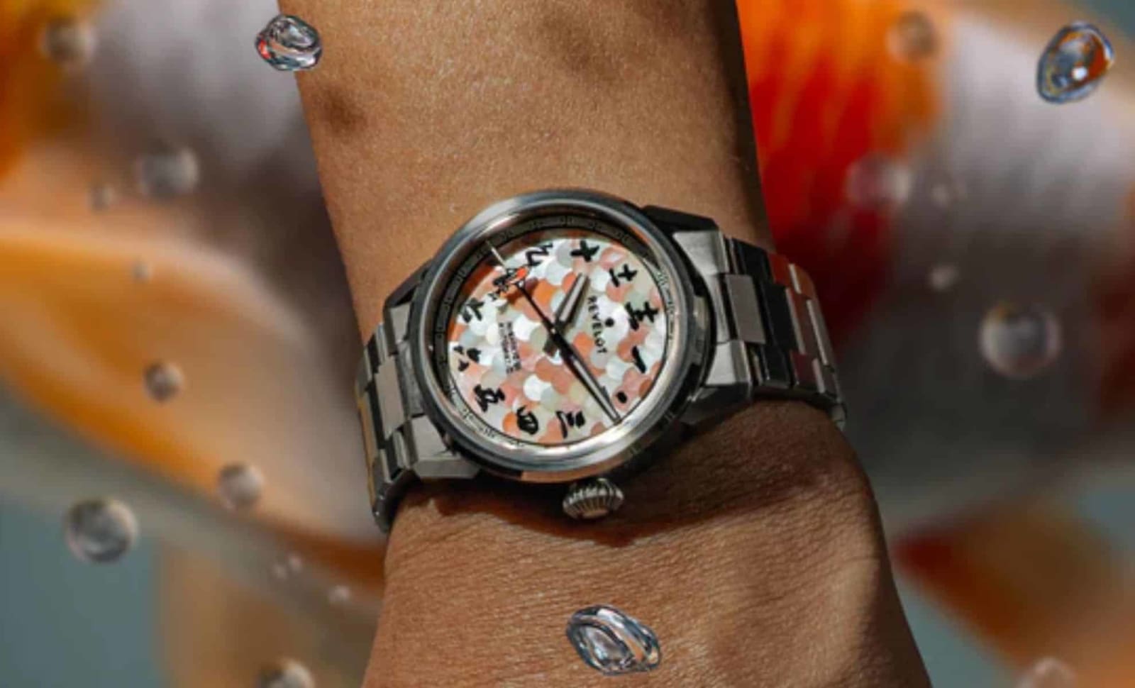 Revelot Terra 38 Nishikigoi : Un cadran en nacre unique pour une montre ...