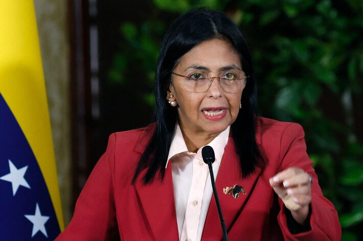 Delcy Rodriguez, vice-presidente da Venezuela, assumiria no lugar de Maduro, segundo a Constituição do país Foto: Pedro Mattey/AFP