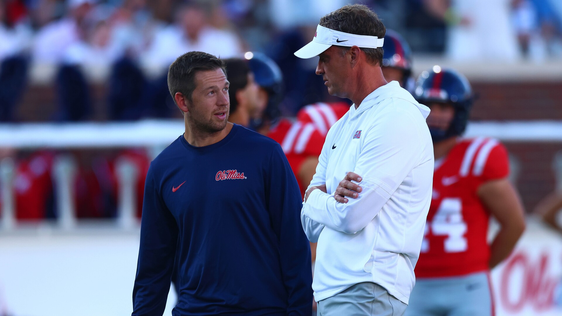 Lane Kiffin reportedly will let Charlie Weis Jr. run the Ole Miss offense in CFP semifinal<br>