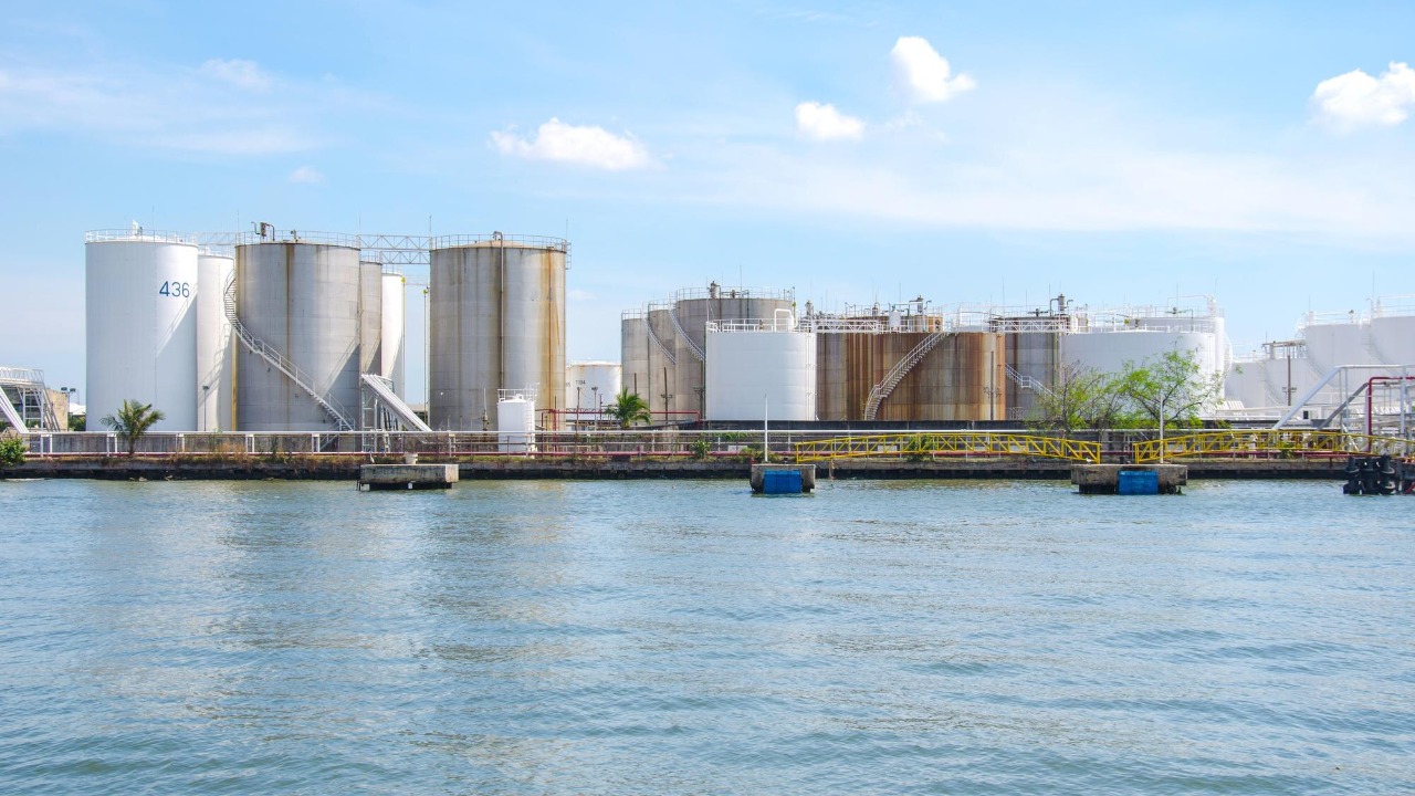 $415M setback closes 4 chemical plants and 295 jobs disappear<br>