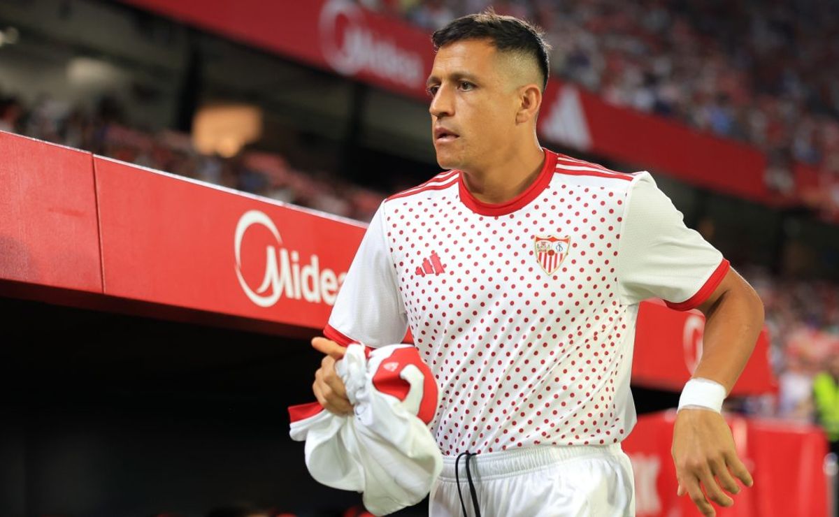 Report: Neymar set to face former Barcelona teammate in Serie A as ...