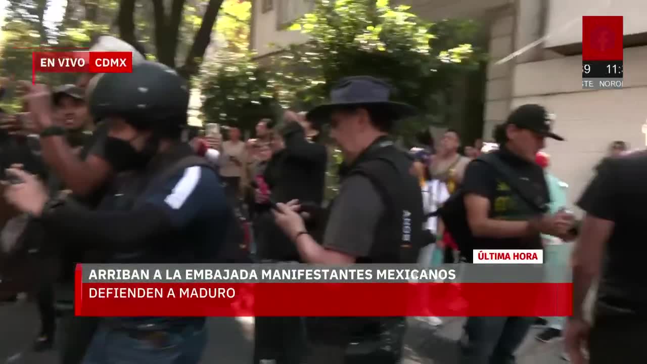 Enfrentamiento entre manifestantes frente a embajada de Venezuela en México