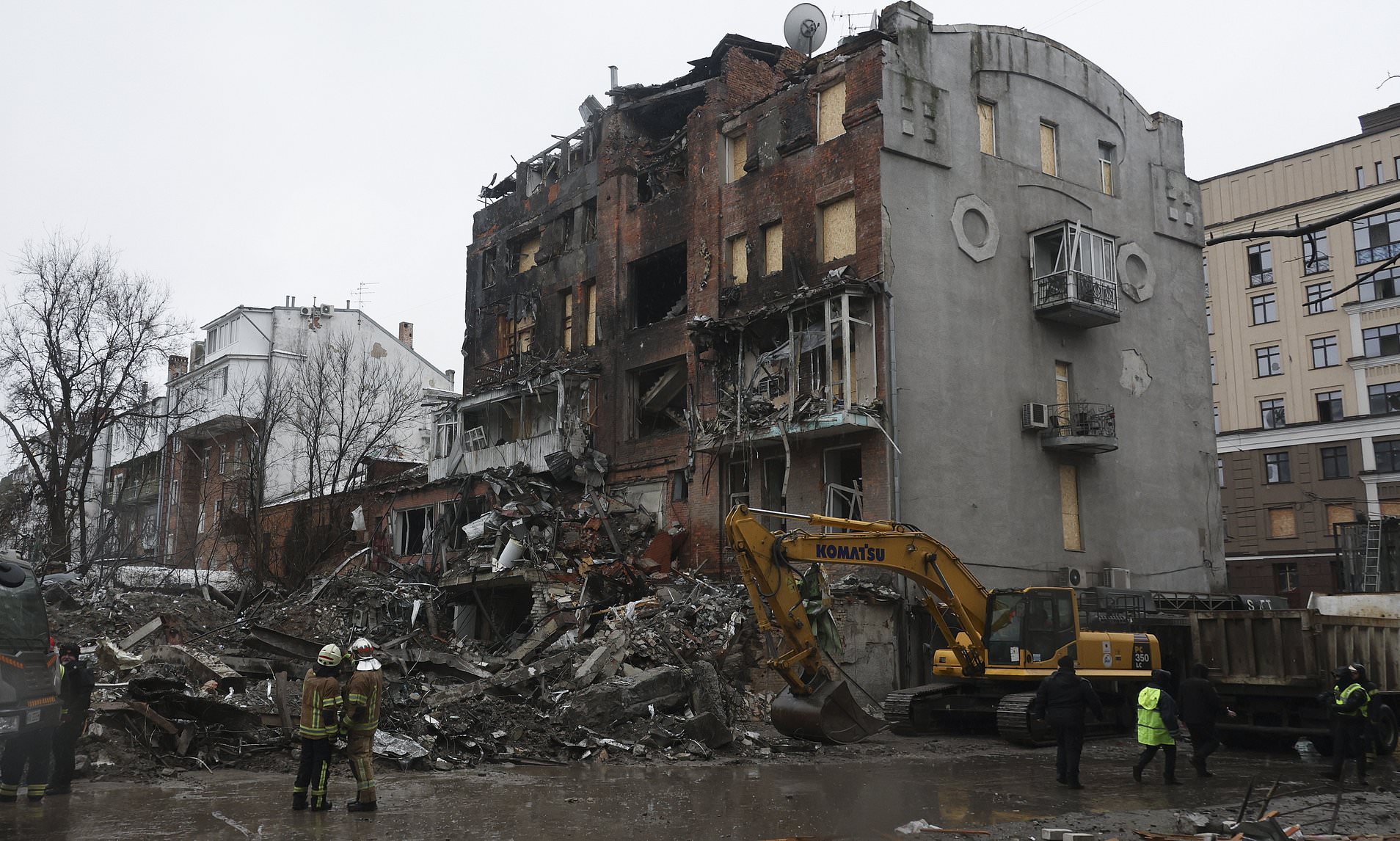 Mother and toddler, 3, killed after Russian missiles destroyed block of ...