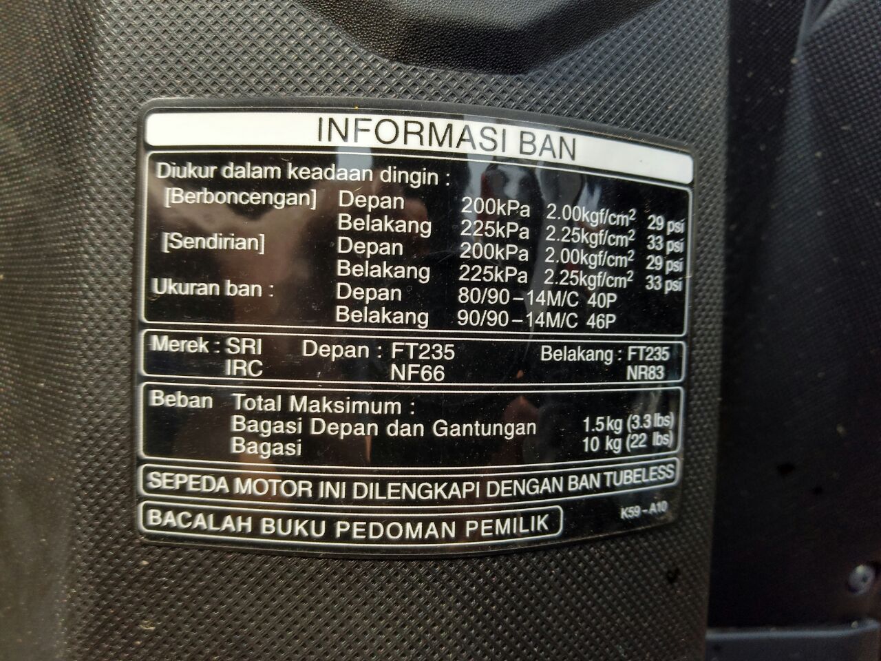 Mengapa tekanan angin ban motor berbeda antara depan dan belakang? Begini penjelasannya