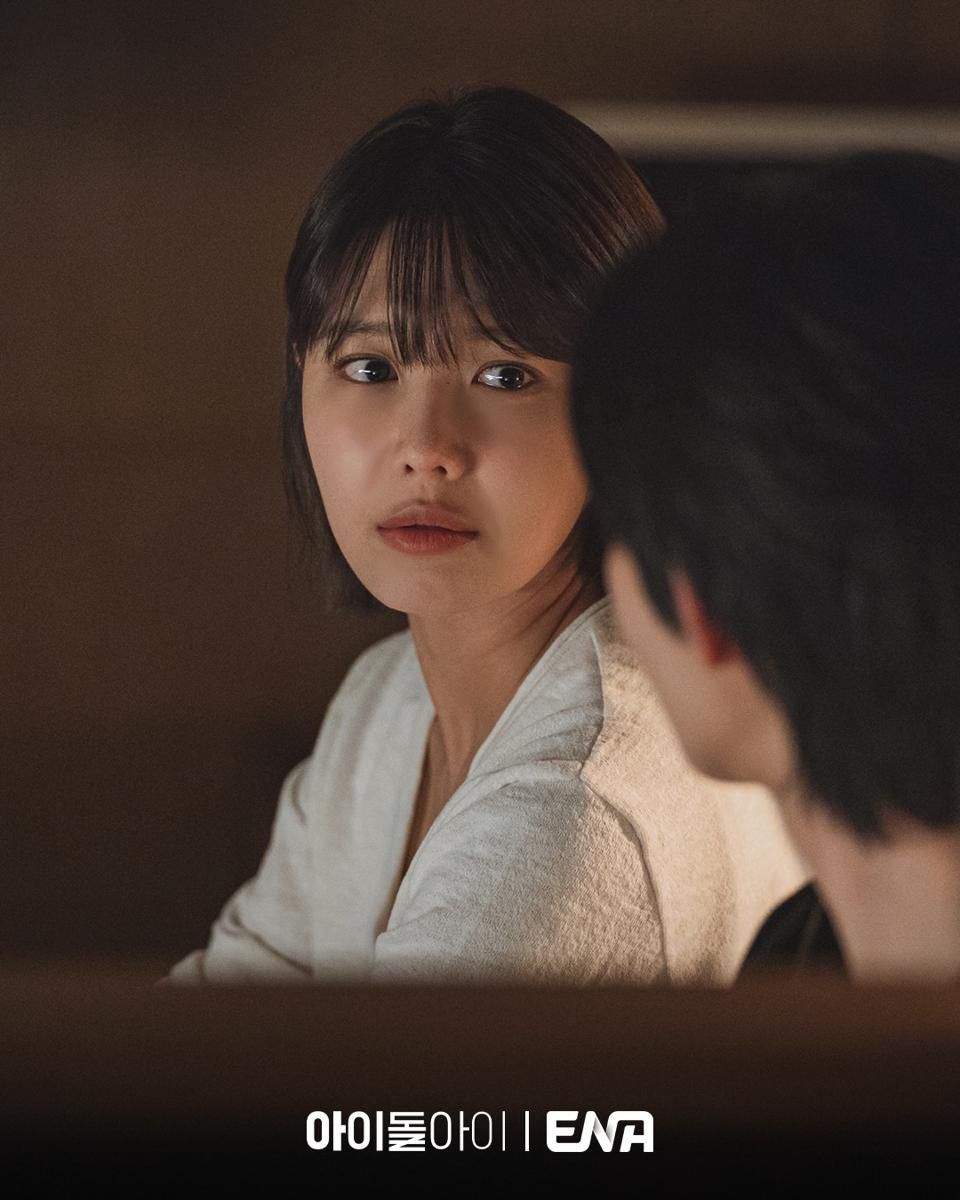 9 Bukti Maeng Se Na Adalah Penggemar Ideal dalam Drama IDOL I