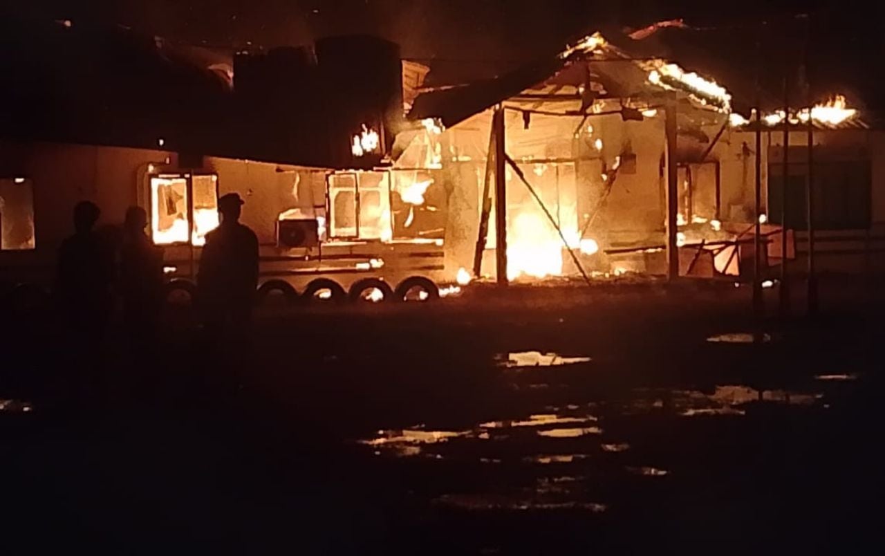 Aktivis Ditangkap, Kantor PT RCP Dibakar Warga Torete