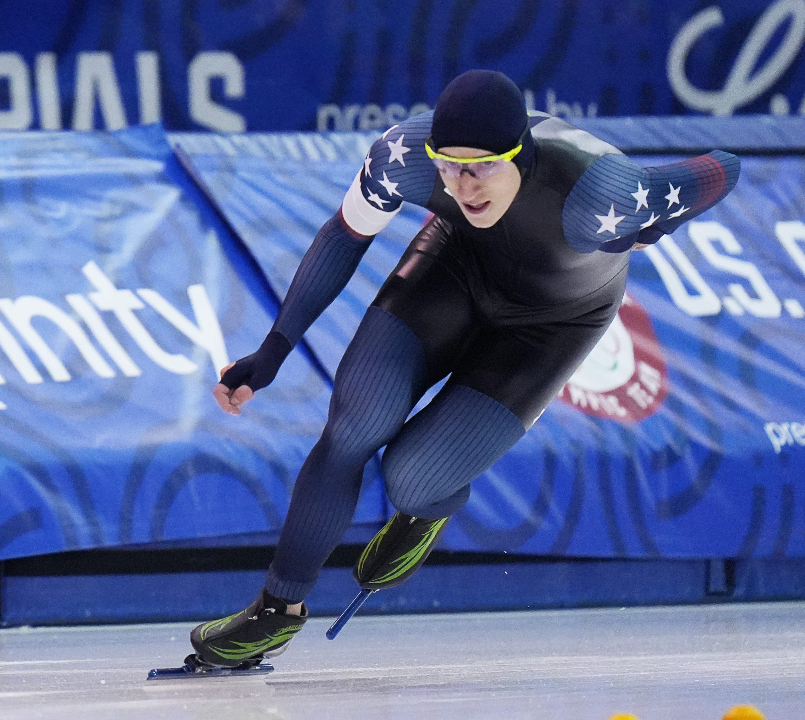 Jordan Stolz falls in first race of US Olympic Team Trials; still qualifies