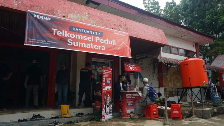 Posko Layanan Siaga Telkomsel di Kuala Simpang, Aceh Tamiang