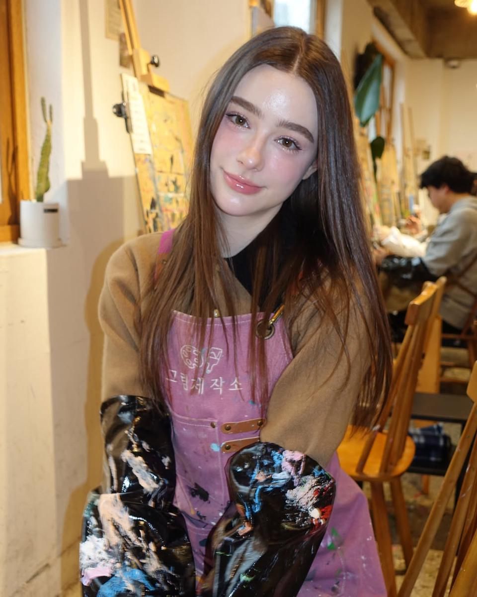Gaya rambut Dasha Taran yang chic untuk berbagai acara