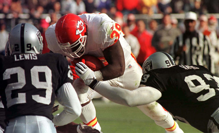 KC Chiefs vs. Las Vegas Raiders Week 18: How to watch, listen, and stream