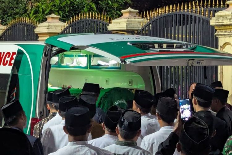 Jenazah KH Amal Zarkasyi tiba di Gontor