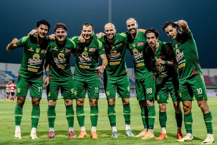 Taktik Cerdik! Uston Nawawi Bawa Persebaya Kalahkan Madura United di Pamekasan