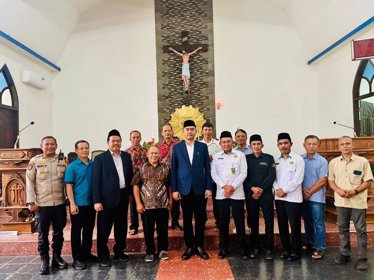 Stafsus Menag Berkunjung ke Gereja Santo Mathius Pare untuk Jaga Kerukunan Beragama
