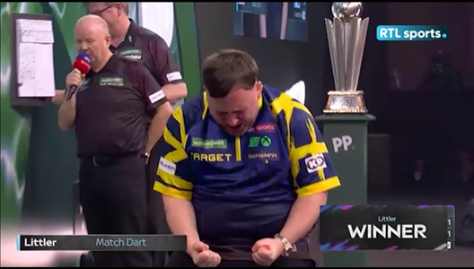 Mondiaux de Darts : intraitable, Luke Littler s'offre un doublé mondial
