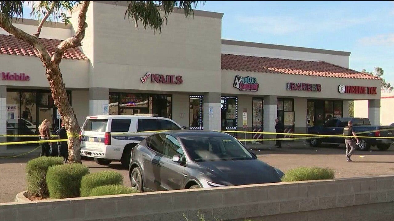 Police investigating double shooting that left man dead in Phoenix