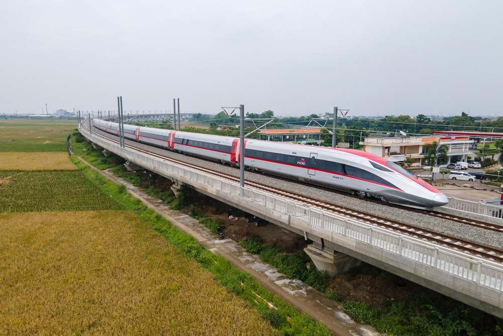 Arus Balik Nataru: 355.000 Tiket Kereta Cepat Whoosh Terjual!