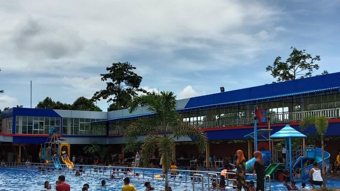 Setelah Tahun Baru, Kolam Renang di Timika Dipadati Ratusan Pengunjung