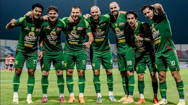 Uston Nawawi Bawa Persebaya Kalahkan Madura United di Pamekasan