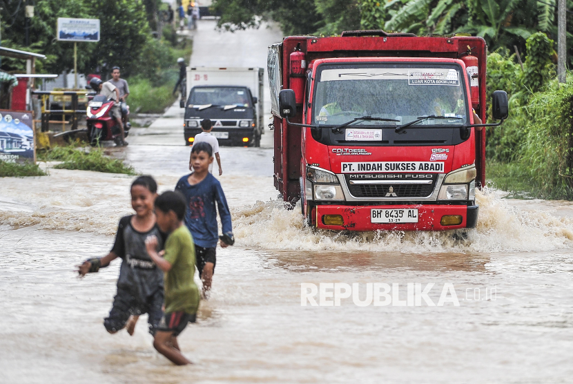 Banjir Landa Jambi, Jalan dan Rumah Terendam