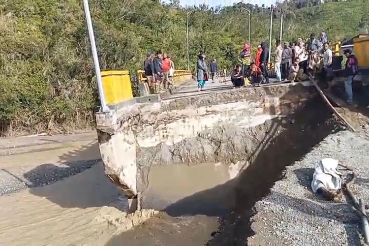 Warga Gemboyah Aceh Tengah Keluhkan Utang Sewa Beko dan Jembatan Rusak
