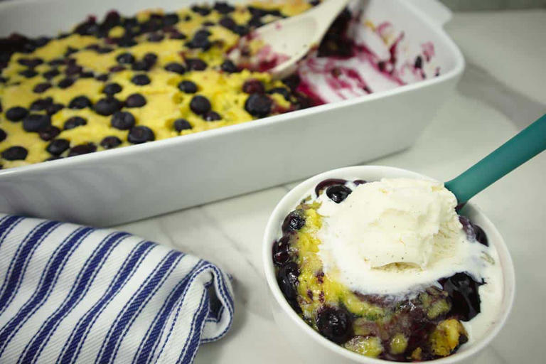 Lemon blueberry dump cake