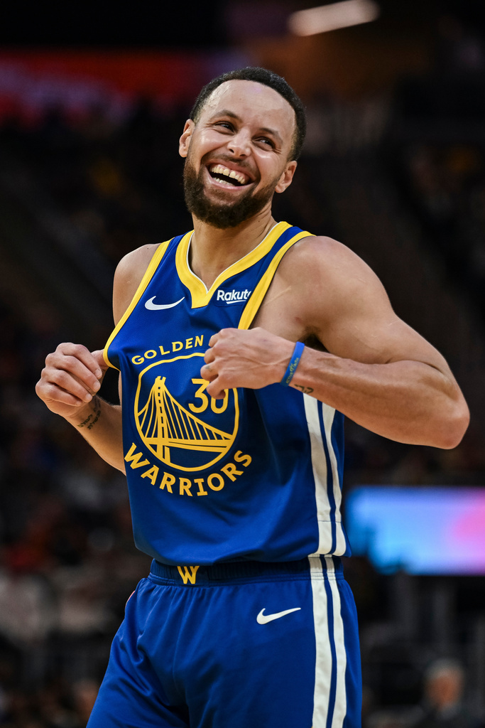 Curry anota 31 puntos tras lesión de tobillo y Warriors vencen a Jazz ...