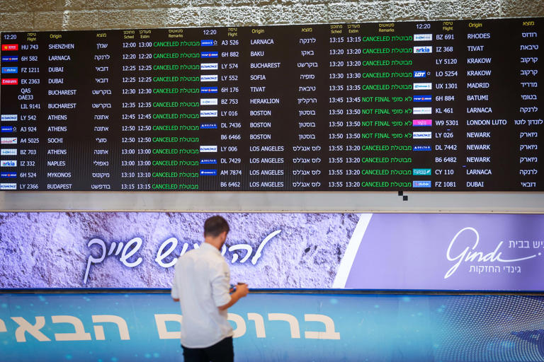 Greece closes airspace until 4:00 p.m. citing 'communication issues'