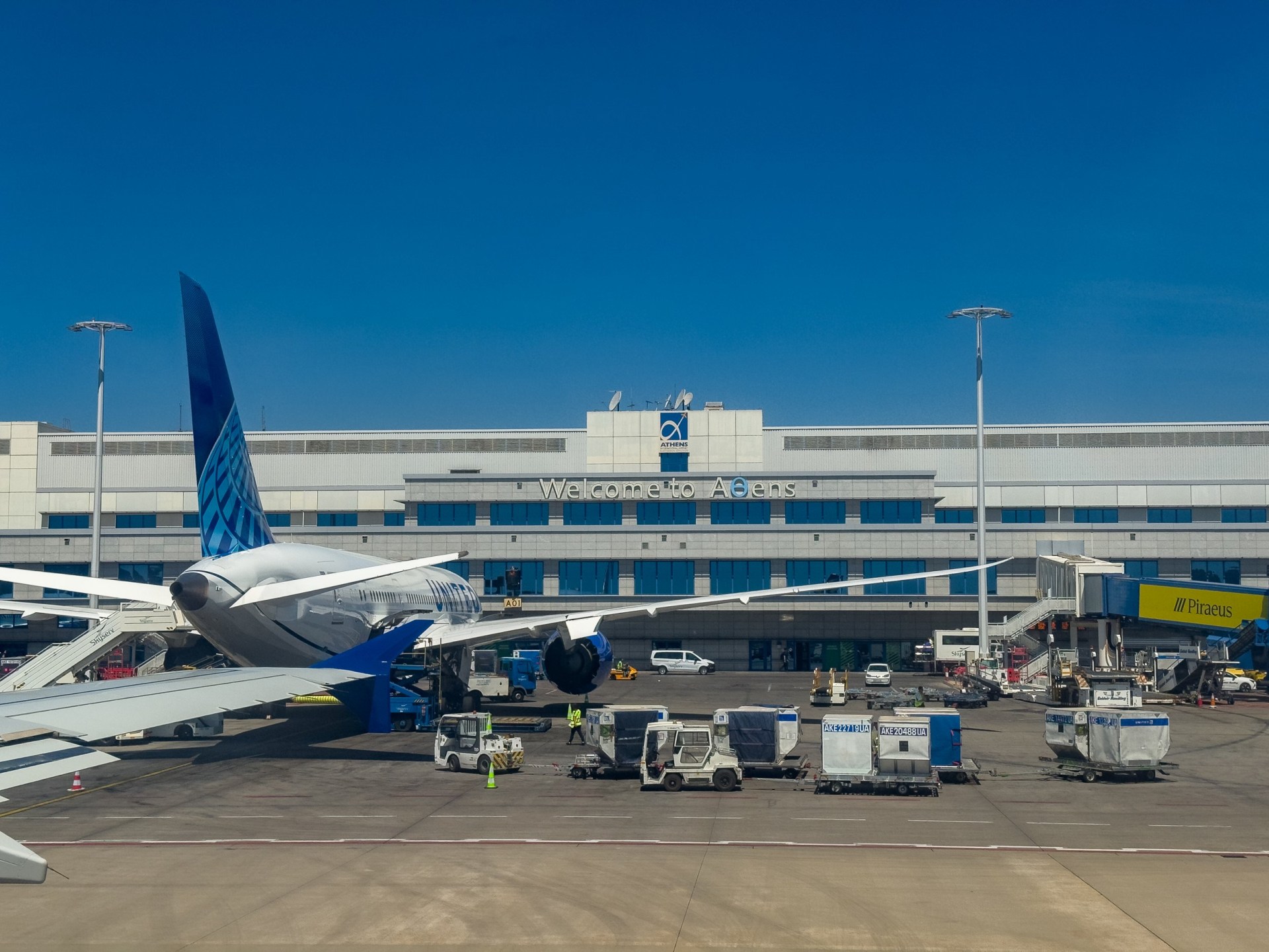 Greece shuts airspace due to 'unspecified issue'