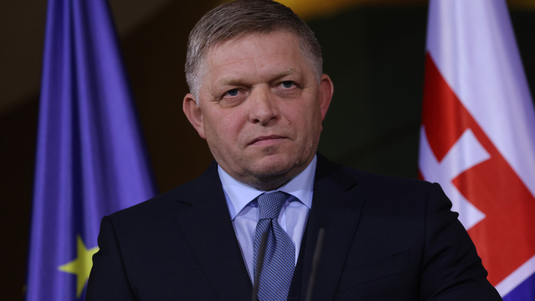 Robert Fico beszólt Donald Trumpnak: Mindenki, aki nagyon erős, azt ...