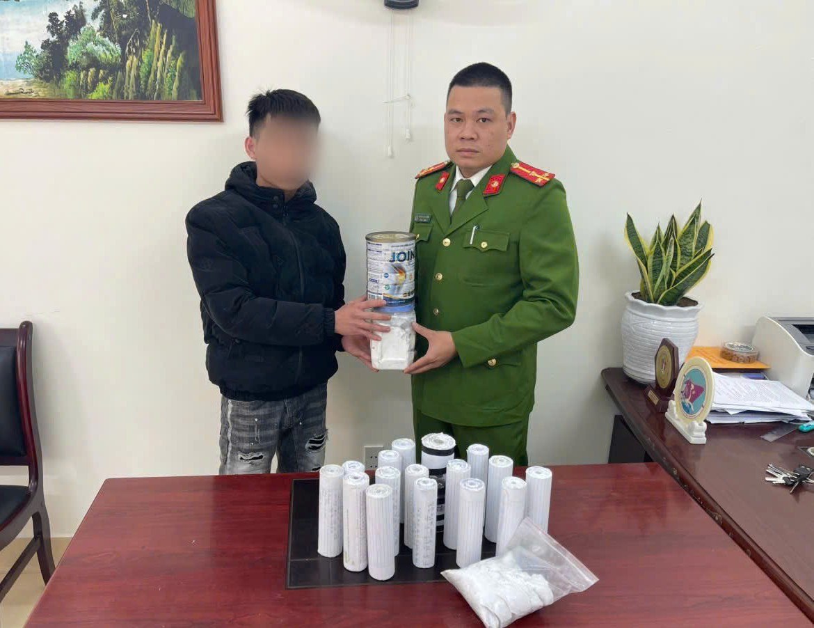 Nhiều thanh, thiếu niên Hải Phòng tự nguyện giao nộp vật liệu tự chế pháo nổ