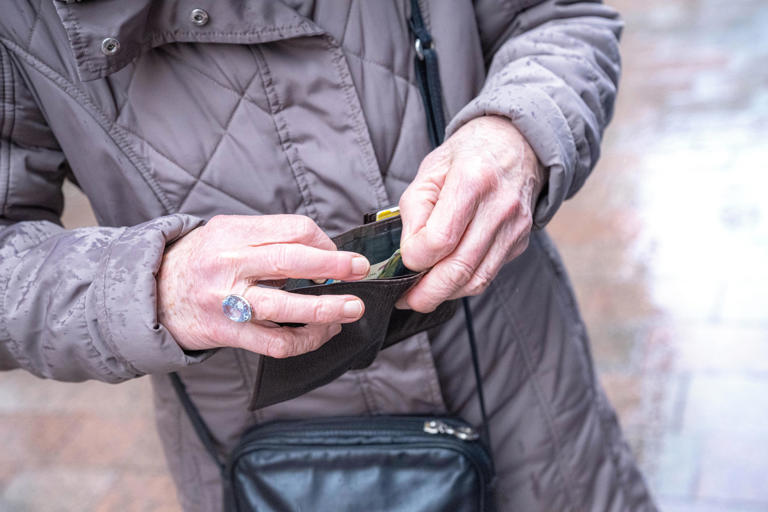 Vanguard dice que millones de jubilados mayores están cometiendo un error crítico que conlleva sanciones fiscales.