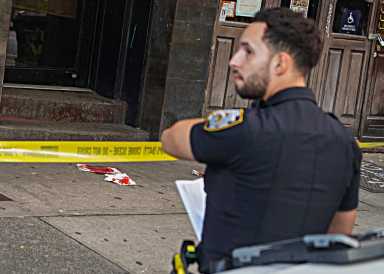 Man slashed outside of Lower East Side bar: cops