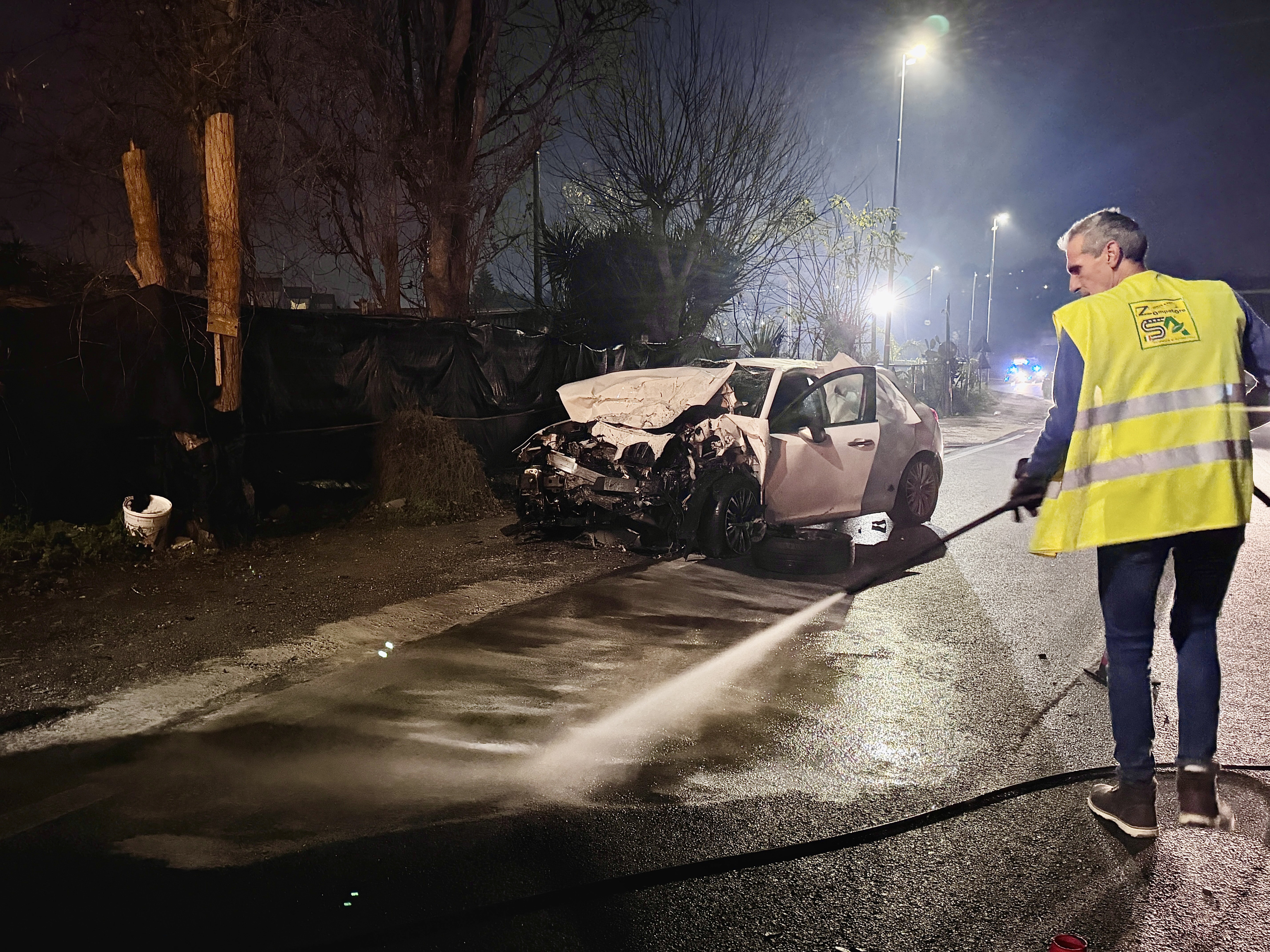Frontale tra due auto a Roma, tre morti e un ferito grave