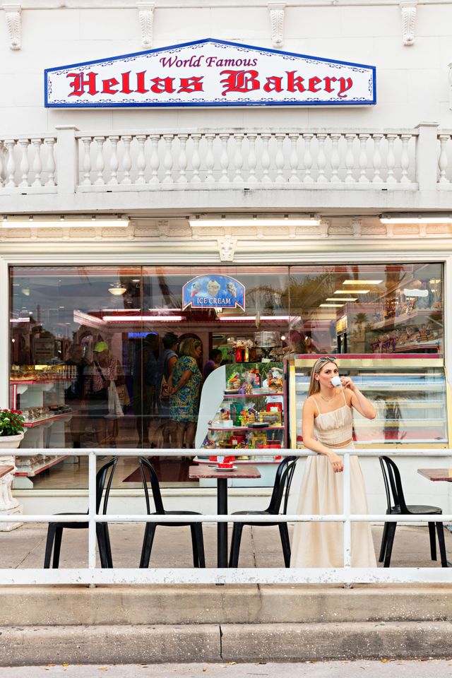 Hellas Bakery