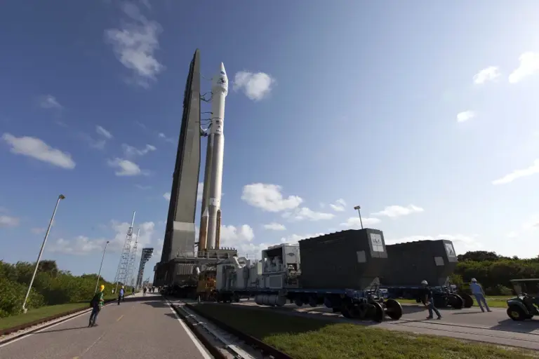 O foguete Atlas V da United Launch Alliance que levou a sonda espacial OSIRIS-REx ao espaço, na Estação da Força Aérea de Cabo Canaveral, na Flórida, em 8 de setembro de 2016. (Kim Shiflett/NASA)