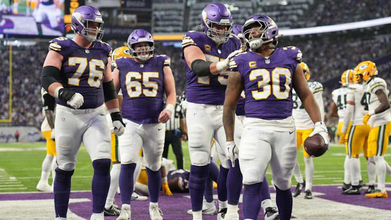 Vikings take down Packers in meaningless finale to finish above .500