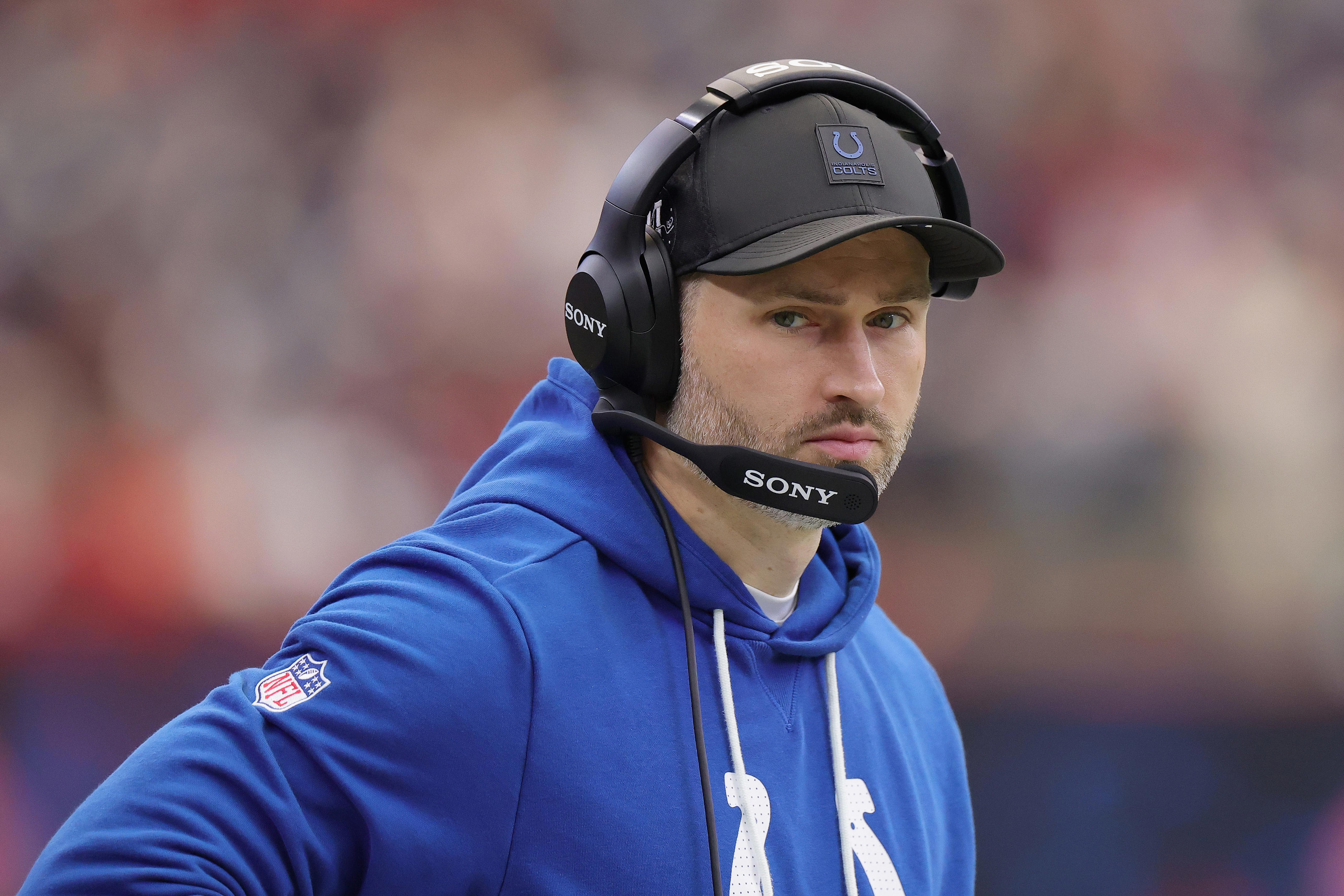 Colts coach suffers apparent injury on final play vs. Patriots