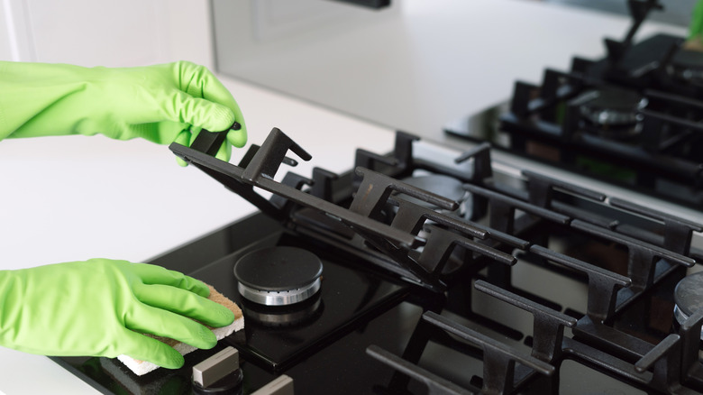Say goodbye to greasy stove grates with the help of an ordinary kitchen ...